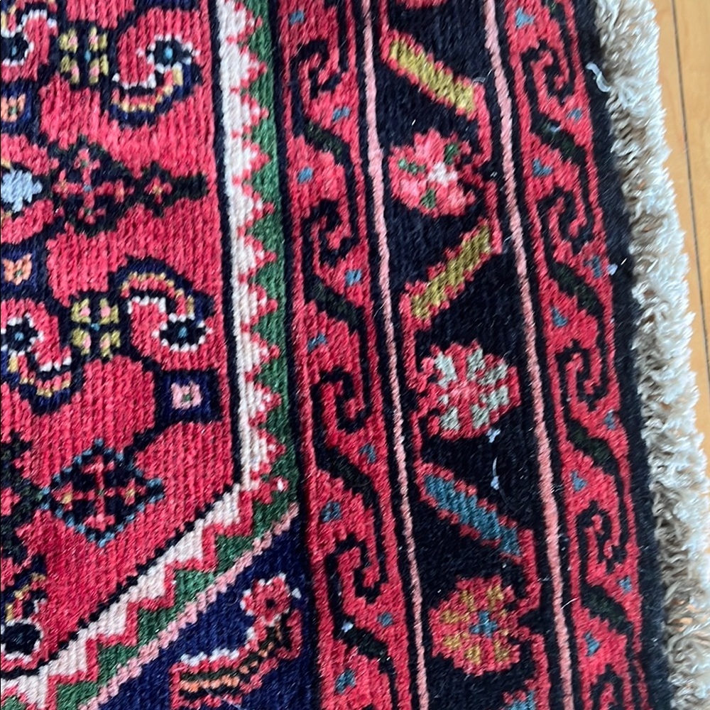 Hand knotted Wool Rug - Picture 4 of 5